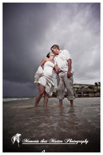 wedding-typhoon-manila-flood/hurricane-alex-wedding-flood