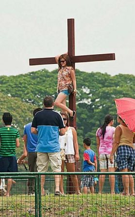 sexy-lady-crucifixion-los-angeles-philippines.jpg
