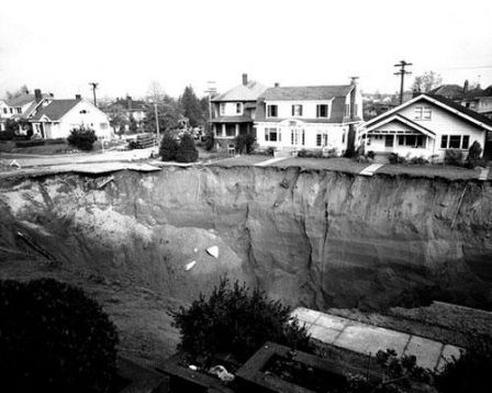 The-Great-Ravenna-Boulevard-Sinkhole.jpg